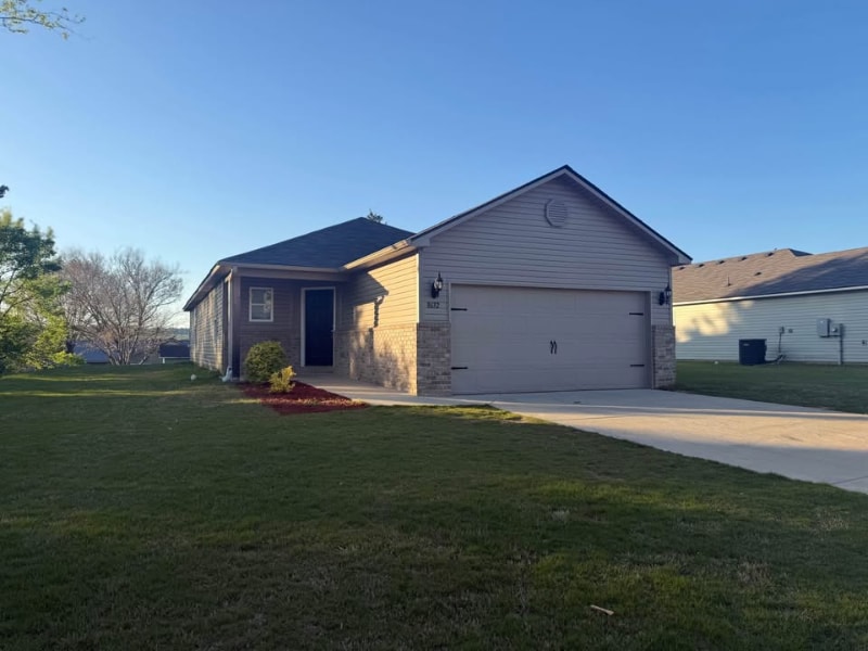 8632 Mohring Pl in Leeds, AL - Building Photo