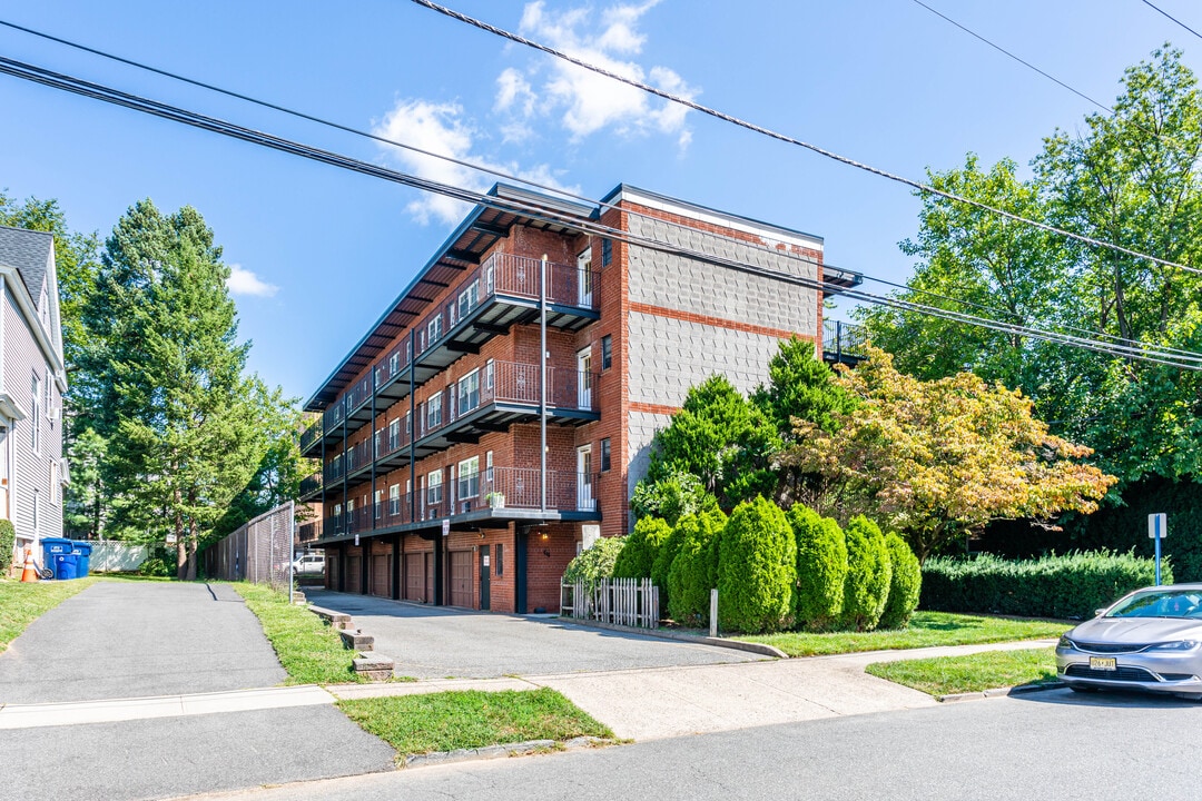 64 Poplar Ave in Hackensack, NJ - Building Photo