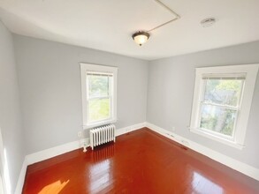 6 Aldrich Rd-Unit -2 in Bridgewater, MA - Foto de edificio - Building Photo