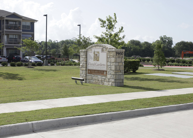 Floral Gardens in Houston, TX - Building Photo - Building Photo