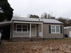215 S Berry St in Stillwater, OK - Building Photo