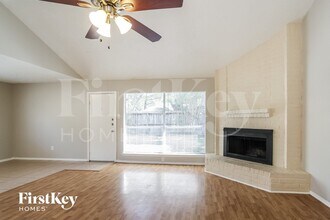 21226 Waymare Ln in Spring, TX - Foto de edificio - Building Photo