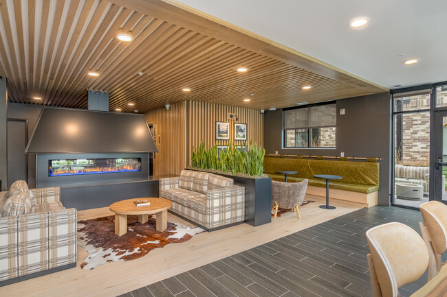 Huck Apartments in Minneapolis, MN - Building Photo - Lobby