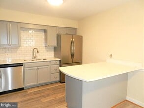 300 Claiborne Ave in Fredericksburg, VA - Building Photo - Building Photo