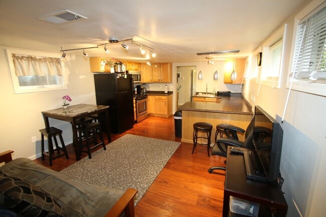 1599 Eagle St in Anchorage, AK - Building Photo - Building Photo
