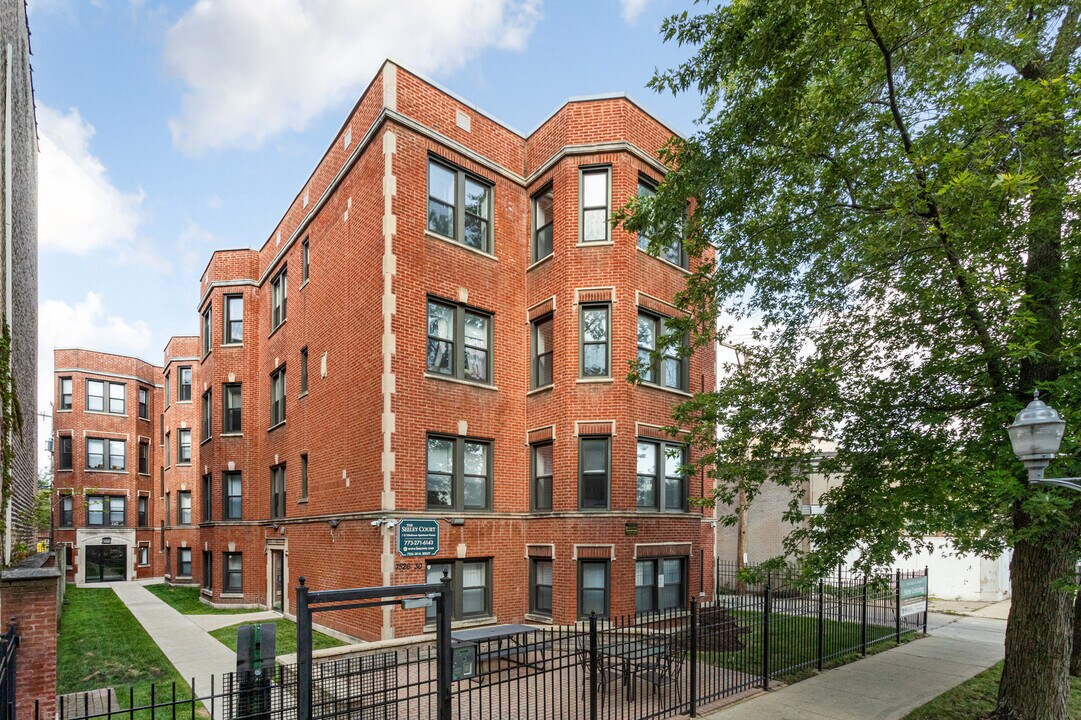 7526 N Seeley Ave in Chicago, IL - Building Photo