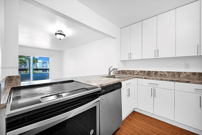 7720 Camino Real in Miami, FL - Building Photo - Building Photo