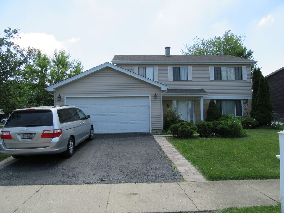1134 Hunter St in Lombard, IL - Building Photo