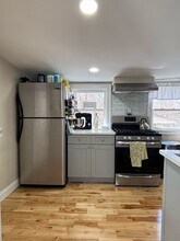 34-1 Savoy Ave, Unit 1 in Dracut, MA - Foto de edificio - Building Photo