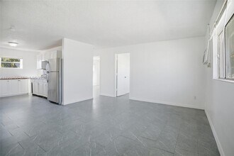 907 N 20th St in Fort Pierce, FL - Building Photo - Building Photo