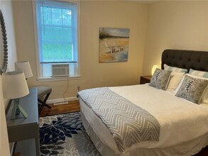 191 Coggeshall Ave in Newport, RI - Foto de edificio - Building Photo