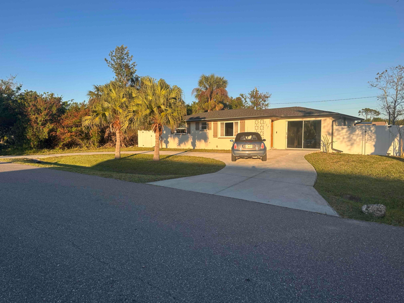 217 Seminole Blvd NW in Port Charlotte, FL - Building Photo