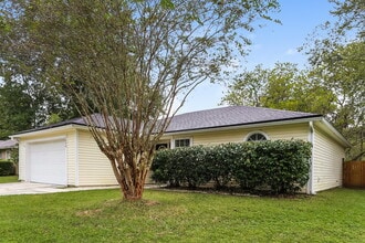 1608 Twin Oak Dr W in Middleburg, FL - Building Photo - Building Photo