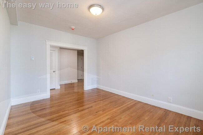 19 A Forest St in Cambridge, MA - Building Photo - Building Photo