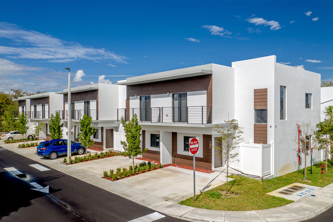 The Villages at Miami Gardens in Miami Gardens, FL - Building Photo