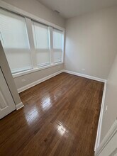 1048 W Marquette Rd in Chicago, IL - Foto de edificio - Building Photo