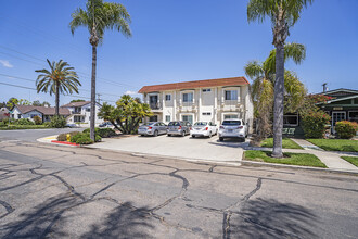 Villa Loraine Apartments in San Diego, CA - Building Photo - Building Photo