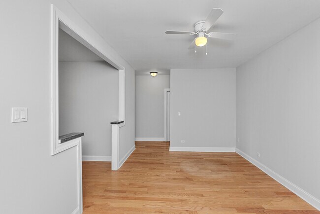 3720.5 N Pine Grove Ave in Chicago, IL - Building Photo - Building Photo