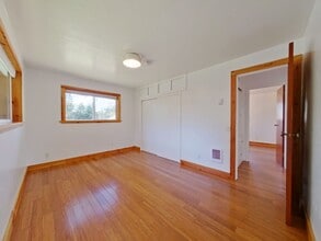 7949 Thurston Rd in Springfield, OR - Building Photo - Building Photo
