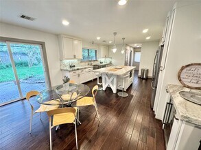 9806 Cliffwood Dr in Houston, TX - Building Photo - Building Photo