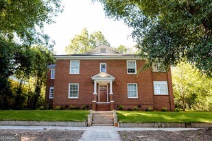 111 E Screven St in Milledgeville, GA - Building Photo