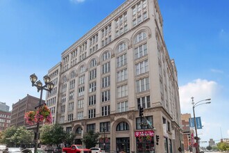 1136 Washington Ave, Unit 608 in St. Louis, MO - Foto de edificio - Building Photo