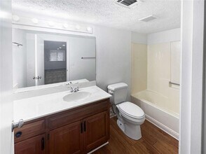 6800 Brookwood Ct in Douglasville, GA - Foto de edificio - Building Photo