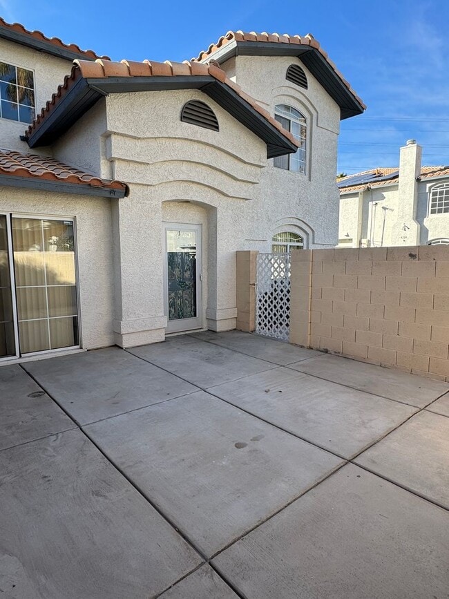 8221 Diamond Star Ct in Las Vegas, NV - Building Photo - Building Photo