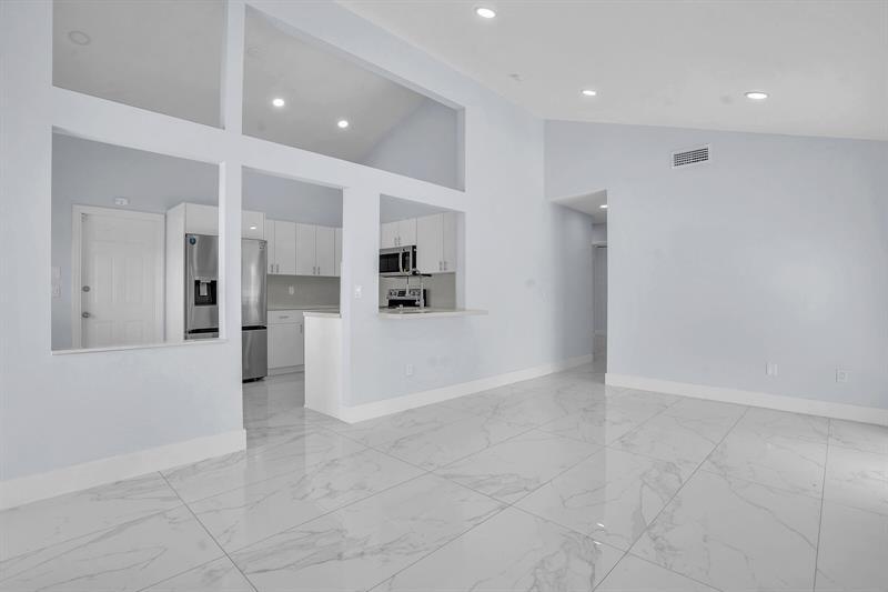 8389 Rural Ln in Boca Raton, FL - Building Photo