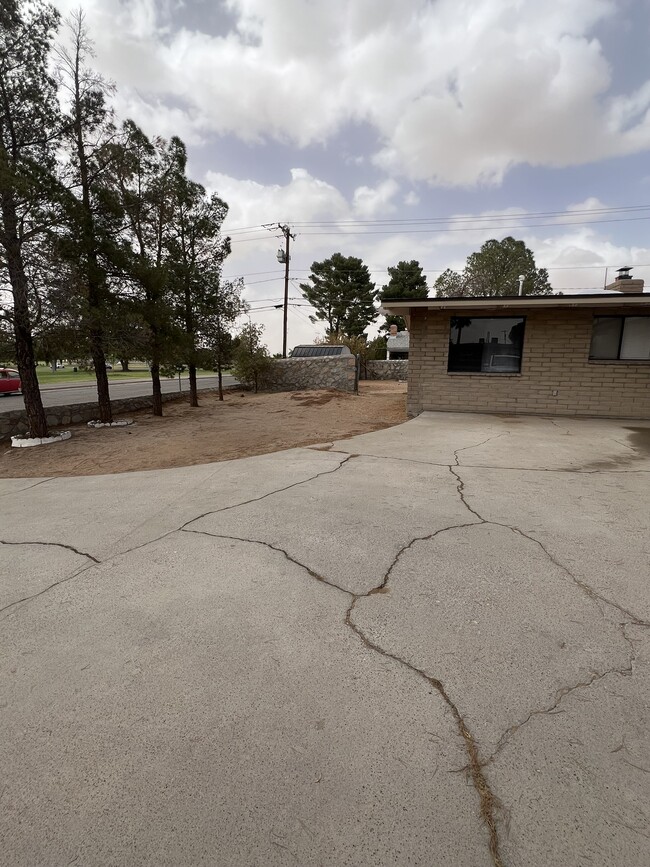 10301 Album Ave in El Paso, TX - Building Photo - Building Photo