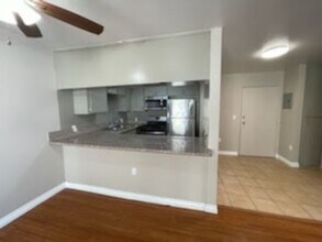 Schrader Apartments, LLC in Los Angeles, CA - Building Photo - Interior Photo