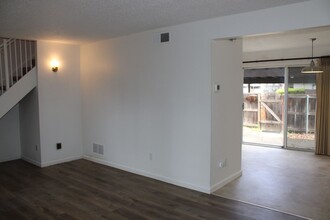 8800 La Riviera Dr in Sacramento, CA - Building Photo - Building Photo