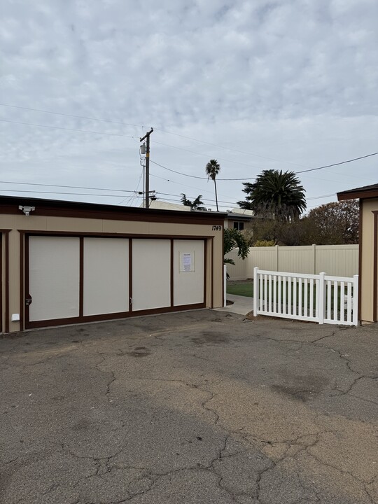 1749 S Maple St, Unit Duplex in Escondido, CA - Building Photo