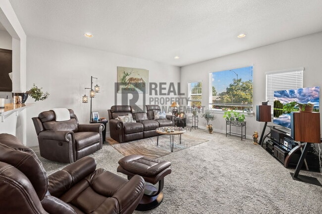 property at 218 E Chestnut St