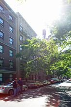 111 W 16th St in New York, NY - Building Photo - Building Photo