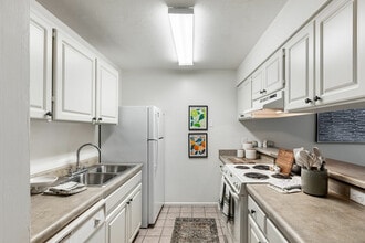 Oxford Manor in Gainesville, FL - Building Photo - Building Photo