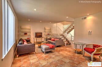 2166 N Indian Canyon Dr in Palm Springs, CA - Building Photo - Building Photo