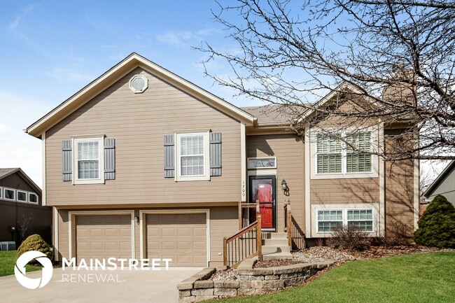 1700 Cove Dr in Raymore, MO - Building Photo - Building Photo