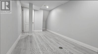 24 McGarry Dr in Kitchener, ON - Building Photo - Building Photo