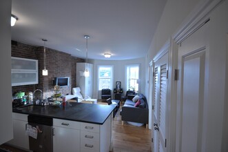 656 Massachusetts Ave, Unit 5 in Boston, MA - Building Photo - Building Photo