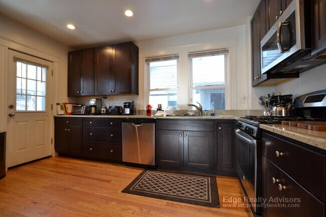 11 Sawyer Ter in Boston, MA - Building Photo - Building Photo