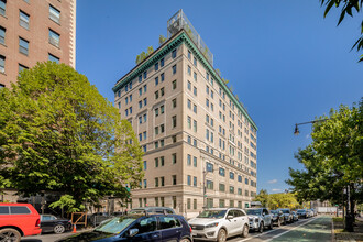 One Prospect Park West in Brooklyn, NY - Foto de edificio - Building Photo