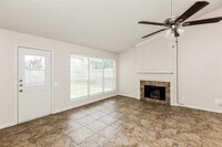 2525 Creekwood Ln in Fort Worth, TX - Building Photo - Building Photo