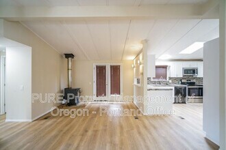 14235 SW Meeker Terrace in Hillsboro, OR - Building Photo - Building Photo