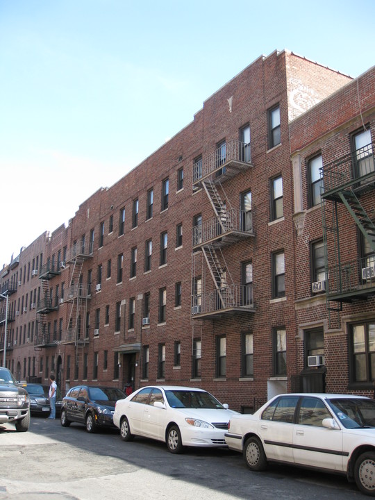 30-75 34th St in Long Island City, NY - Building Photo