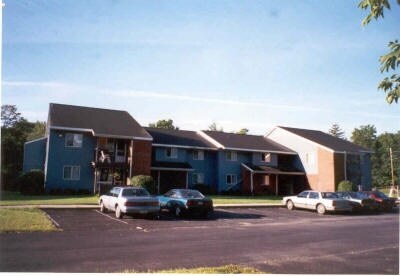 Village Manor I & II Apartments in Weedsport, NY - Foto de edificio