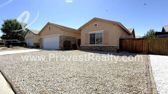13622 Cobalt Rd in Victorville, CA - Building Photo