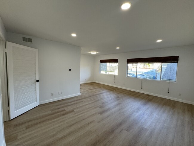 1045 S Alma St, Unit 2 in Los Angeles, CA - Building Photo - Building Photo