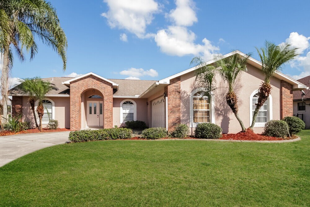 2391 Sweetwater Blvd in St. Cloud, FL - Building Photo