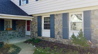 593 Watford Ln in Berwyn, PA - Building Photo